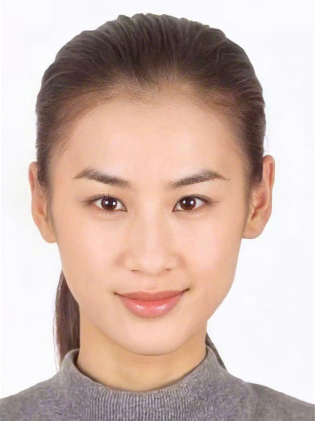 很直观的什么是底子好我都有种化妆是在仿她们素颜的感觉。。。