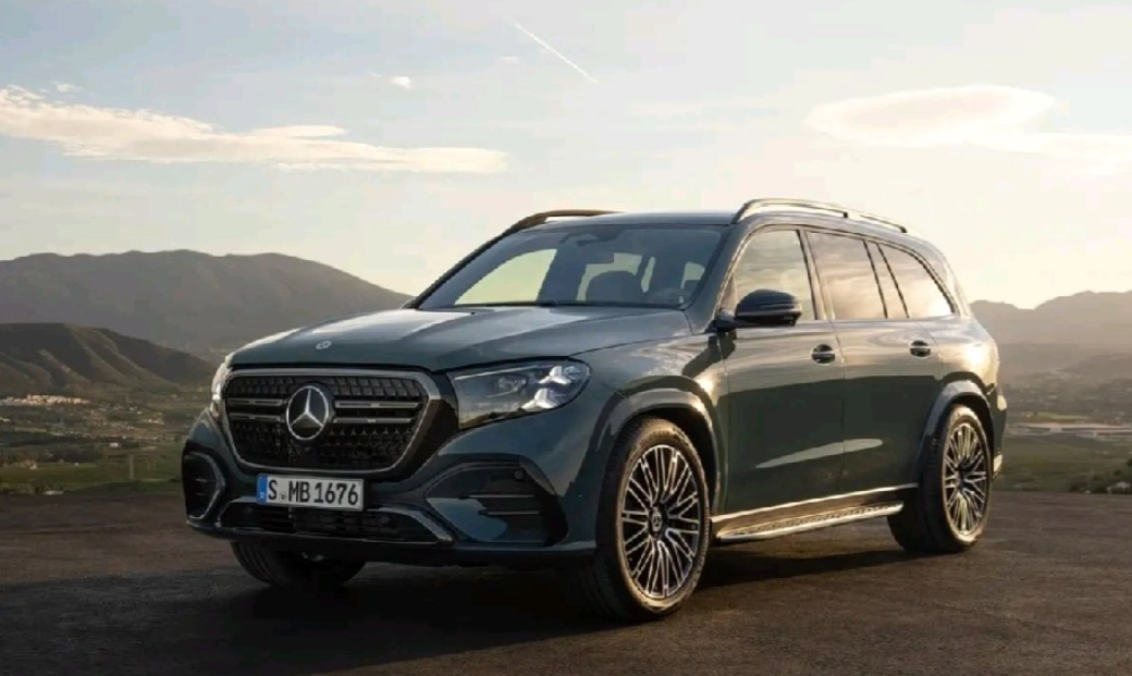 奔驰又搞大动作了，新款奔驰GLS二次中期改款官图曝光，预计2026年底海外上市，