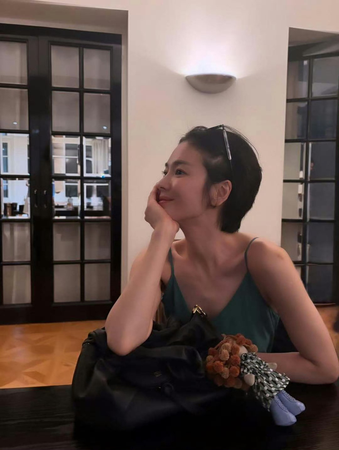 宋慧乔近期日常照合集短发造型的欧尼又帅又美