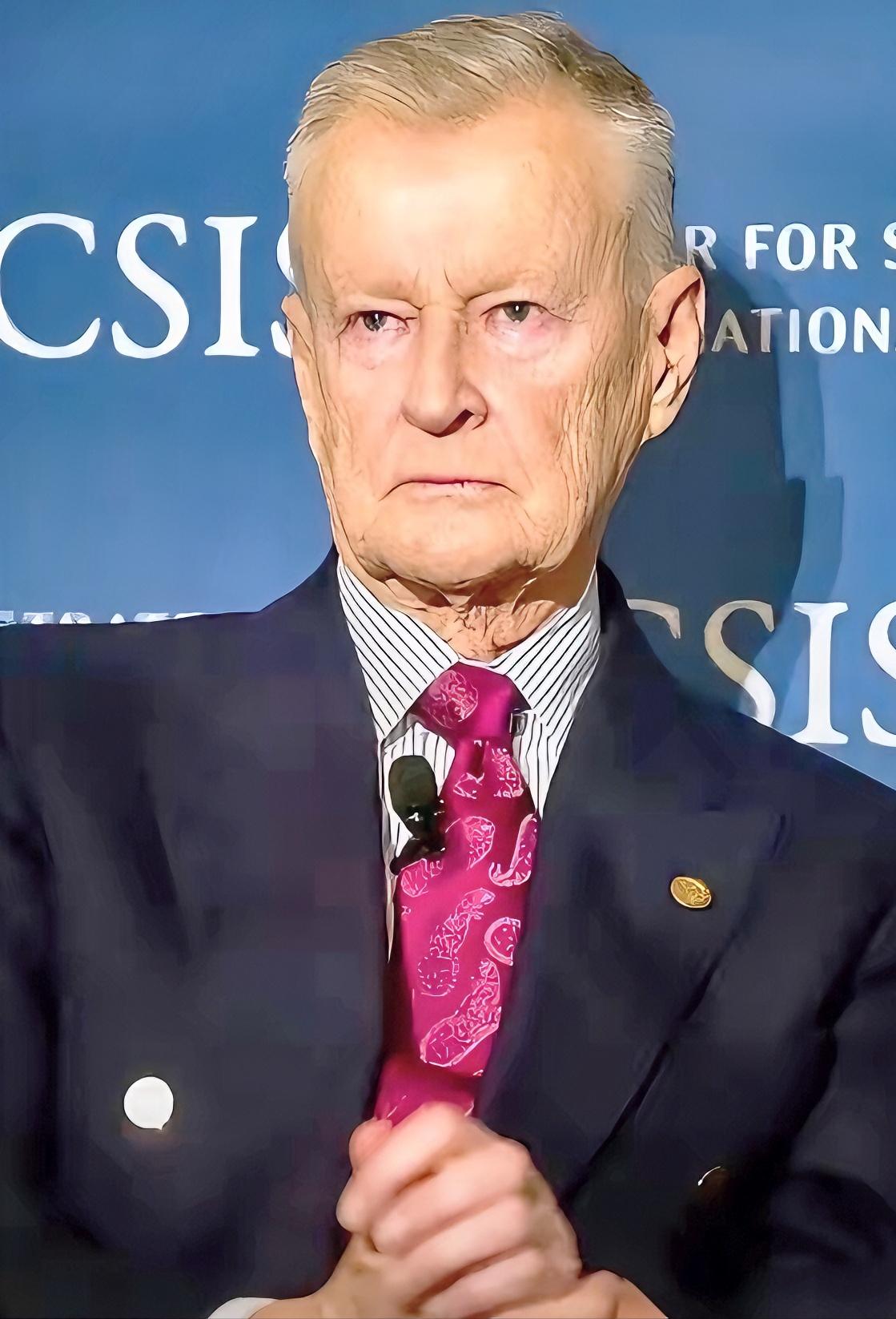 你们敢信吗？美国最牛的战略家之一，说了句大实话：美国这二十年，干了两件最蠢的事！