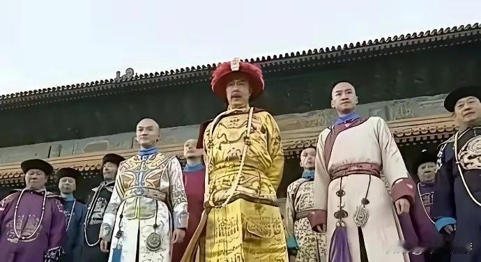 童年时怎么就没发觉呢？《还珠格格》还过是播出得早，要是放到现在，铁定被骂惨。尔