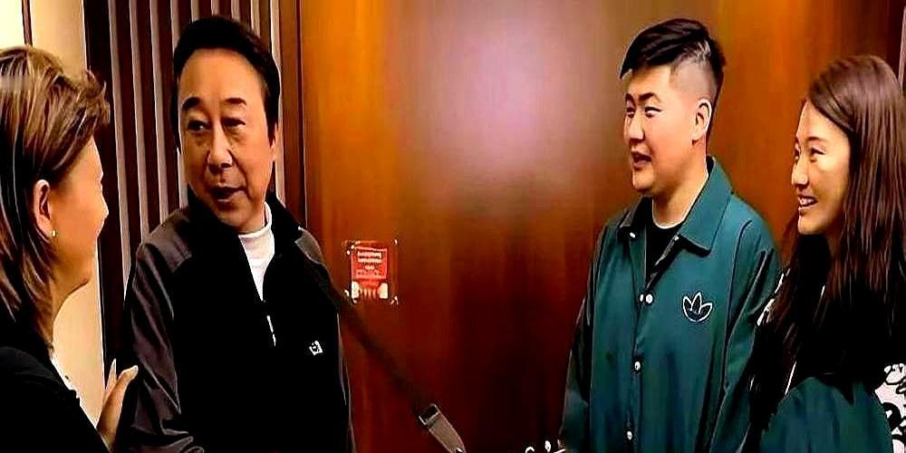 冯巩端起一斤白酒闷半杯，拍桌喊导演：朱小环必须是闫学晶！你敢信？2008年