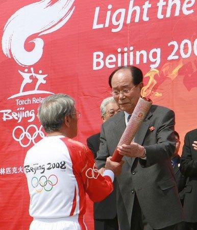 直到金永南去世，才发现他们家族在朝鲜这么牛！金永南是家里的老大，他有两个弟弟，