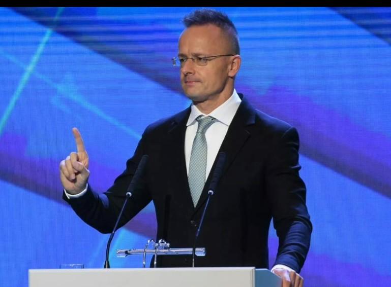 外国情报机构监听西雅尔多电话外媒消息，匈牙利政府发言人佐尔坦·科瓦奇公布了记者