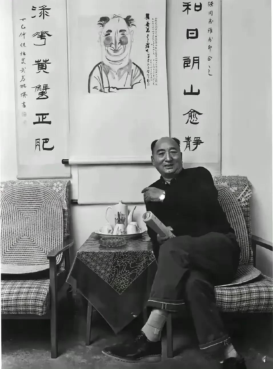 陈佩斯的爸爸陈强为什么会把这么滑稽的图挂在家里最显眼的地方。其实这是黄永玉的作
