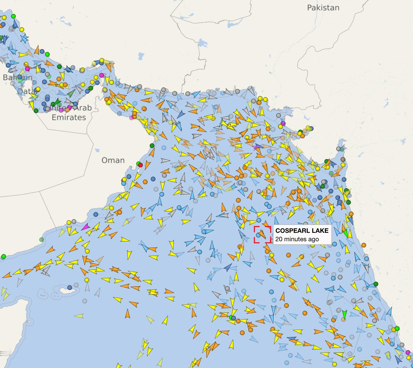在川皇宣布封锁海峡之后，一艘中国超级油轮（COSCOPearlLake）通过