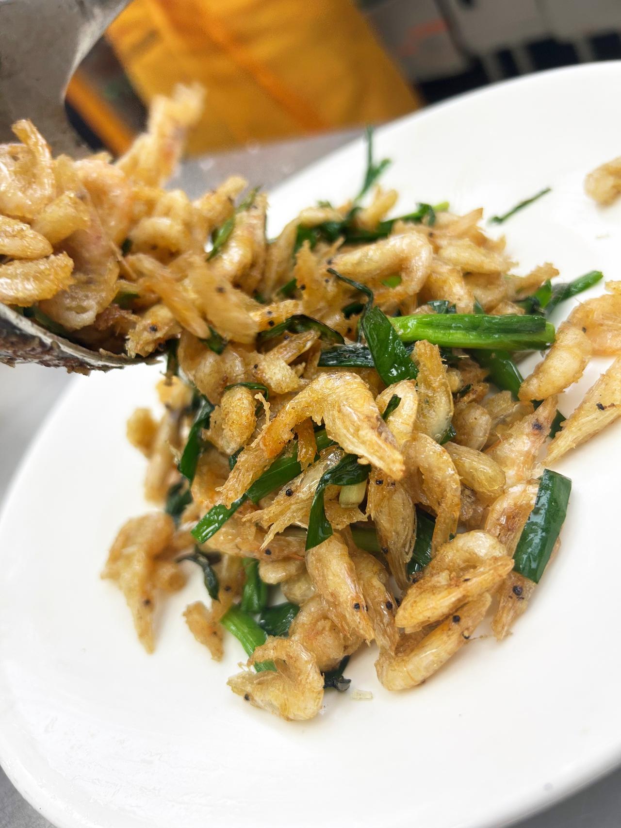 香脆可口的小虾，配上鲜嫩的青菜，美味又健康！🍤🥗家常菜虾下饭菜