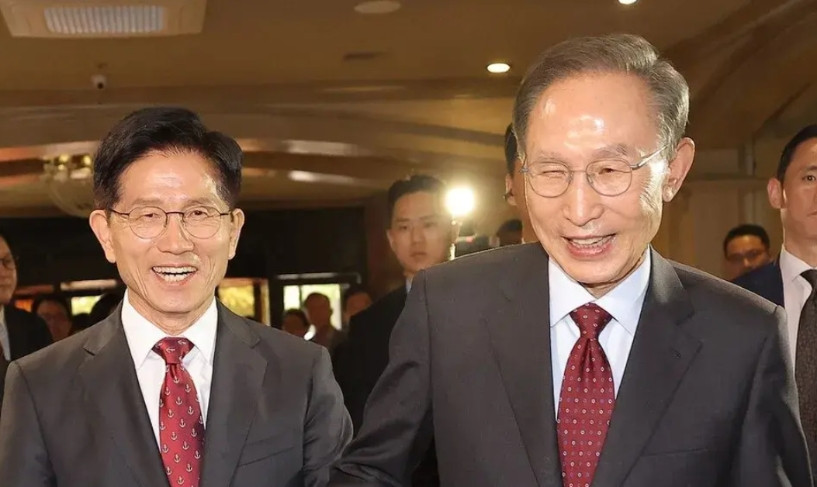 李明博力挺金文洙：“比起李在明，他与美国更合拍”27日，韩国前总统李明博（M