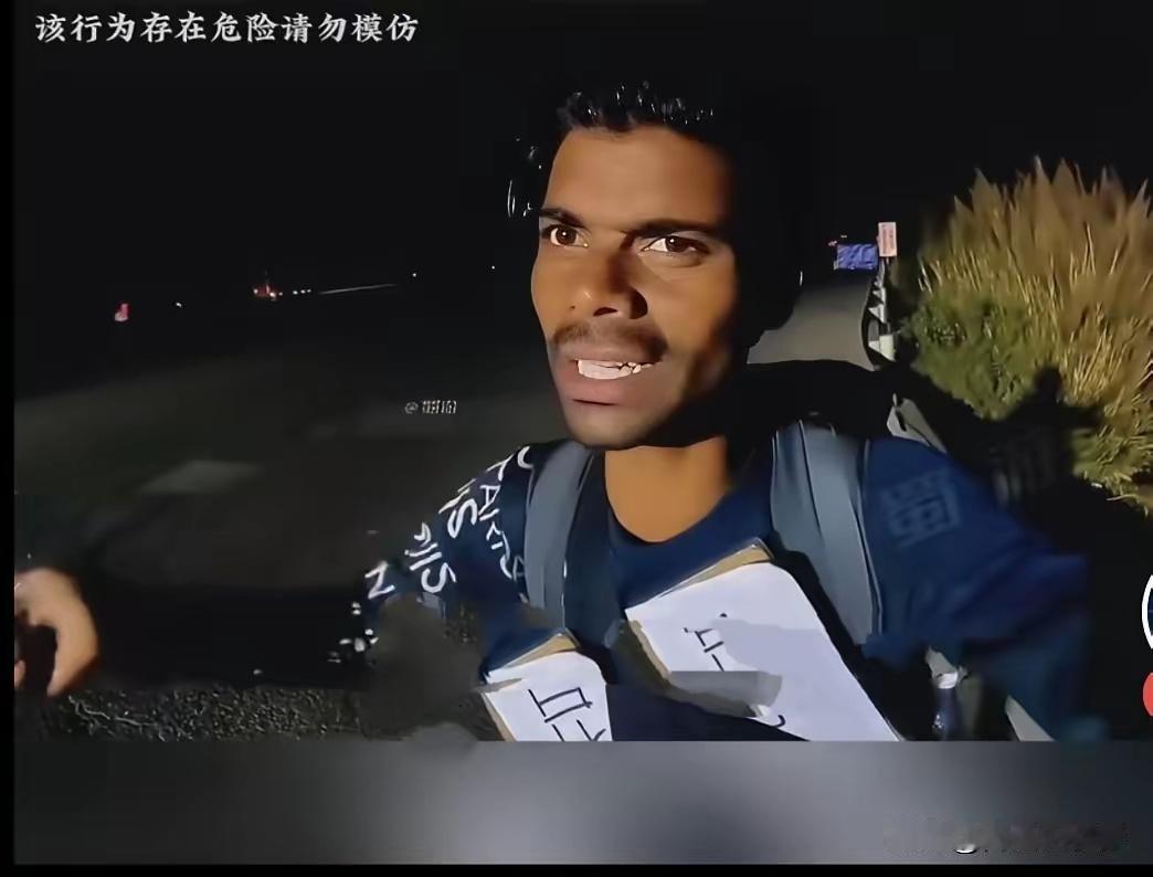 一名印度博主穷游中国，是真的穷，身上只有二十块钱。出了机场吃了一碗鸡肉面后身无分
