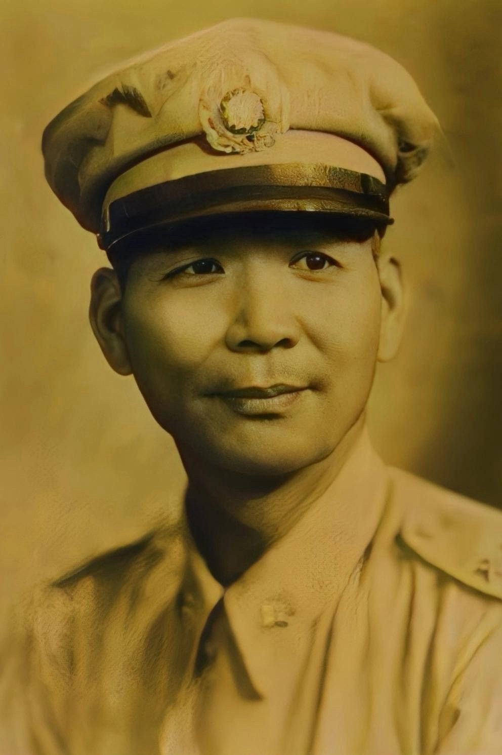 1972年，台北，一场授衔仪式落幕，蒋经国亲手为胡琏戴上一级上将肩章。仪式结束，
