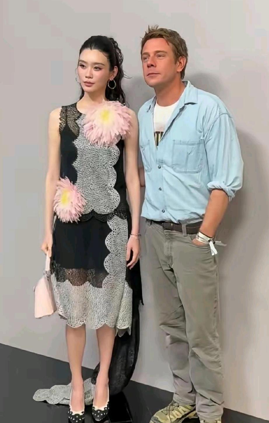 喜事不停！上个月法国大婚，这个月巴黎看秀，奚梦瑶妥妥人生赢家。