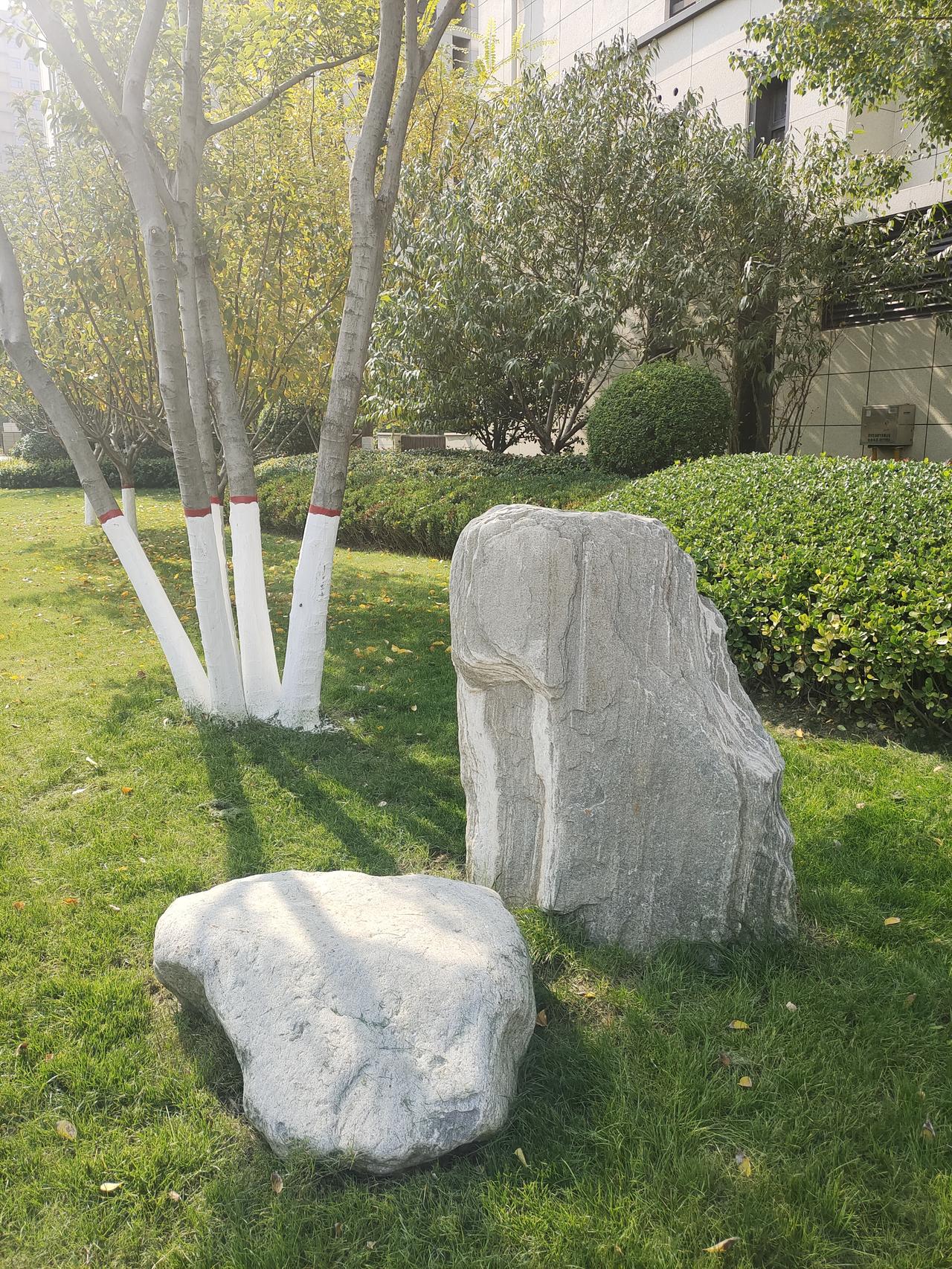 不要公开你和别人的矛盾，别人听说你们不合，第一反应不是主持公道，而是琢磨怎