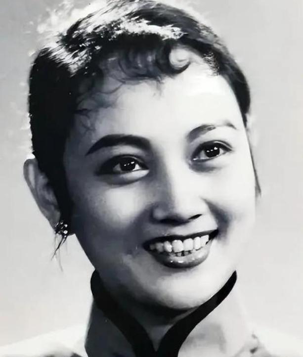 1966年下半年，八一厂已经很乱了。当时，在厂里私底下流传着一句话：“男