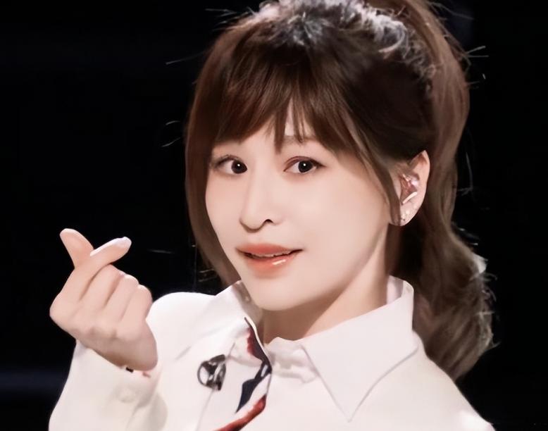 2010年，范植伟对记者说:“王心凌17岁和我在一起时，已经没了第一次，让我很失