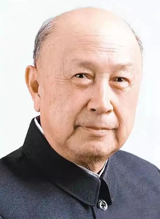 1964年，新疆一小伙子给钱学森写信，信中直接指出钱学森的错误，以为不会有回信，