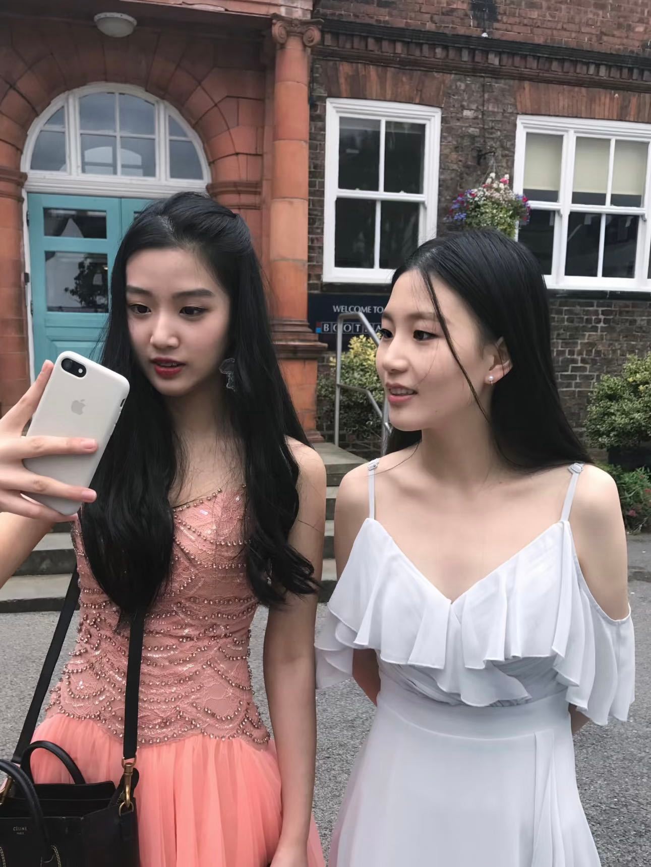 投稿：在英国留学时期的卢昱晓，一种古早千金感​​​