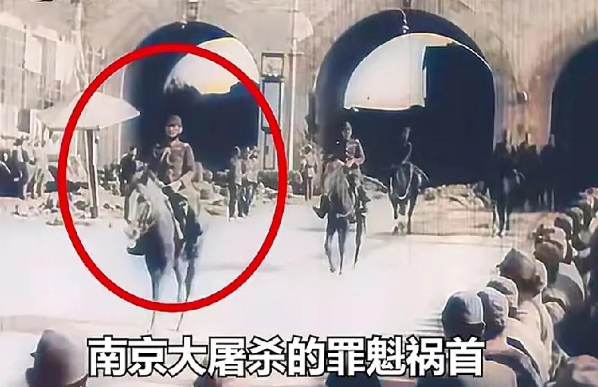 南京大屠杀的罪魁祸首就是日本天皇的姑父朝香宫鸠彦王。1937年12月7日，他被任