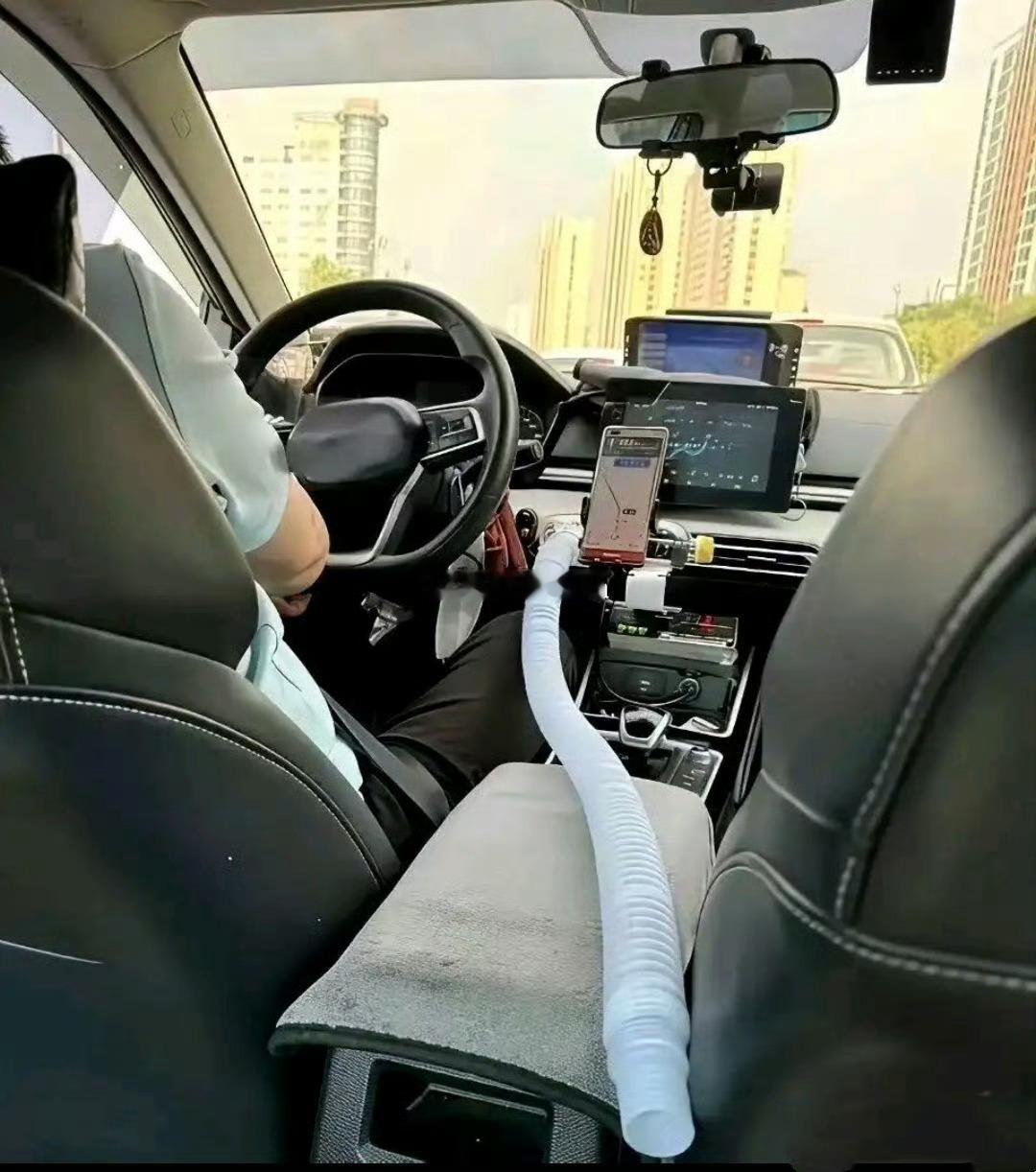 今天出门打了辆网约车，一上车就被司机这贴心设计暖到了