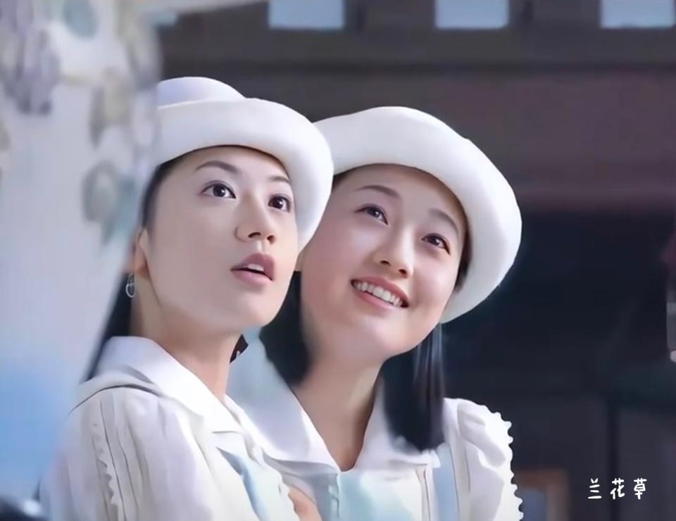 能认出这两个人吗？那时候的她们真是气质非凡，容貌相当，清丽脱俗。