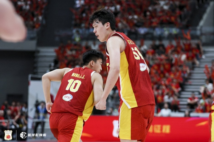 世亚预-中国男篮险胜黎巴嫩 杨瀚森8中7砍19+9 廖三宁18+6