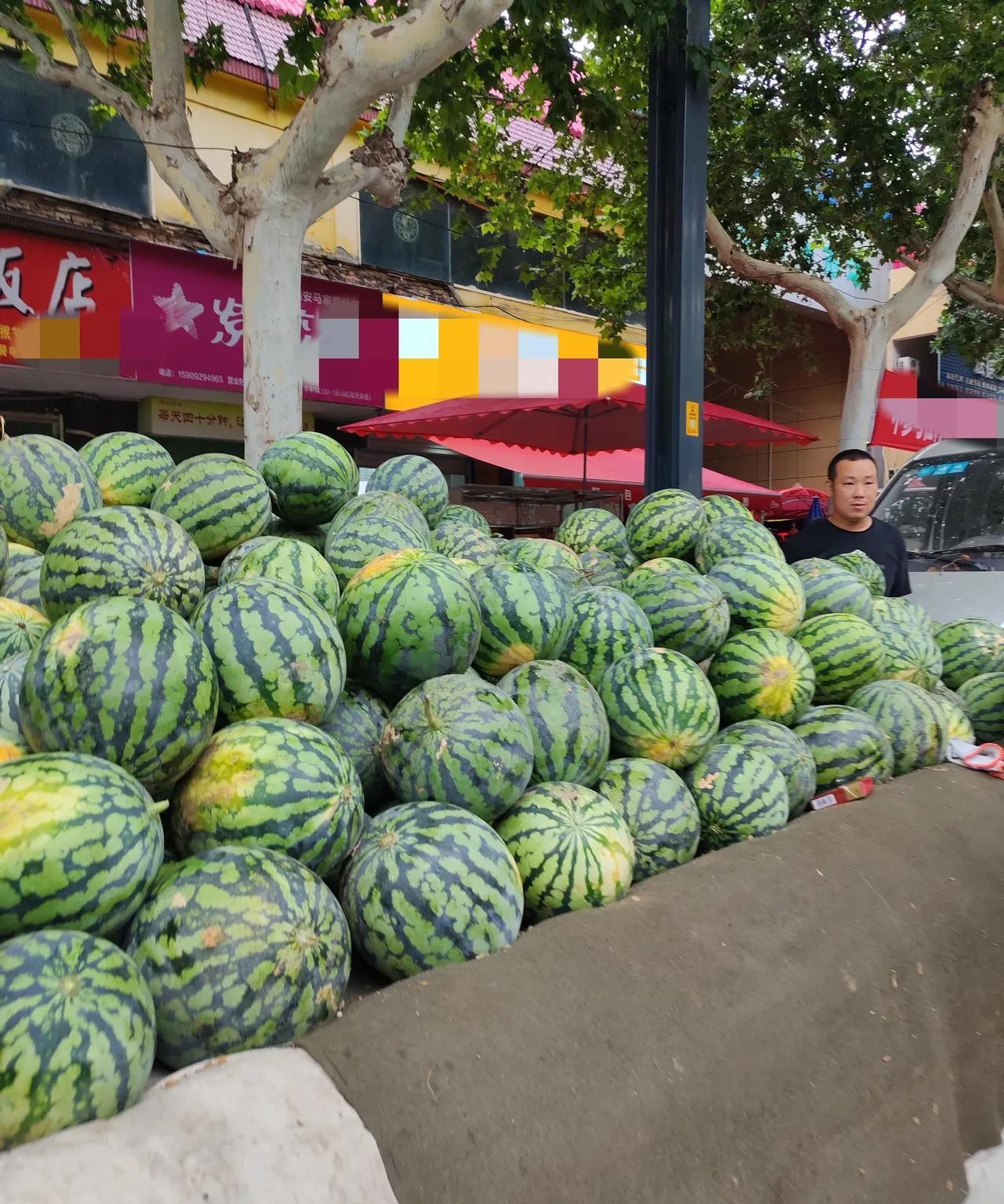 今年的水果真的没救了。昨天我发文拍摄了本地的香蕉，蓝莓，草莓等水果地板价，有网