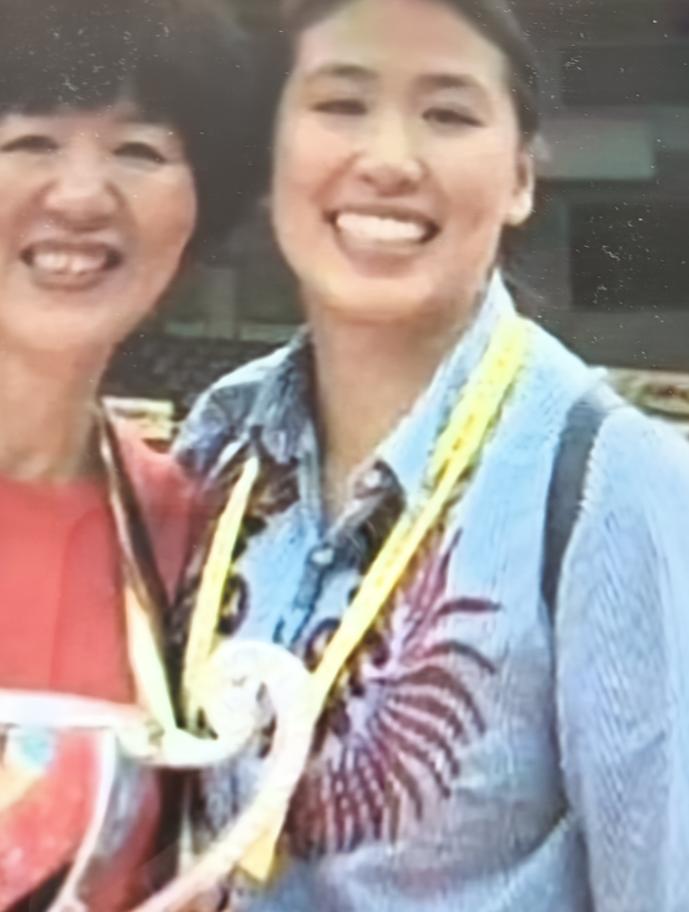 郎平或许做梦都未曾料到，她嫁给身高一米九的白帆，生下女儿白浪后不久便离婚了。十八