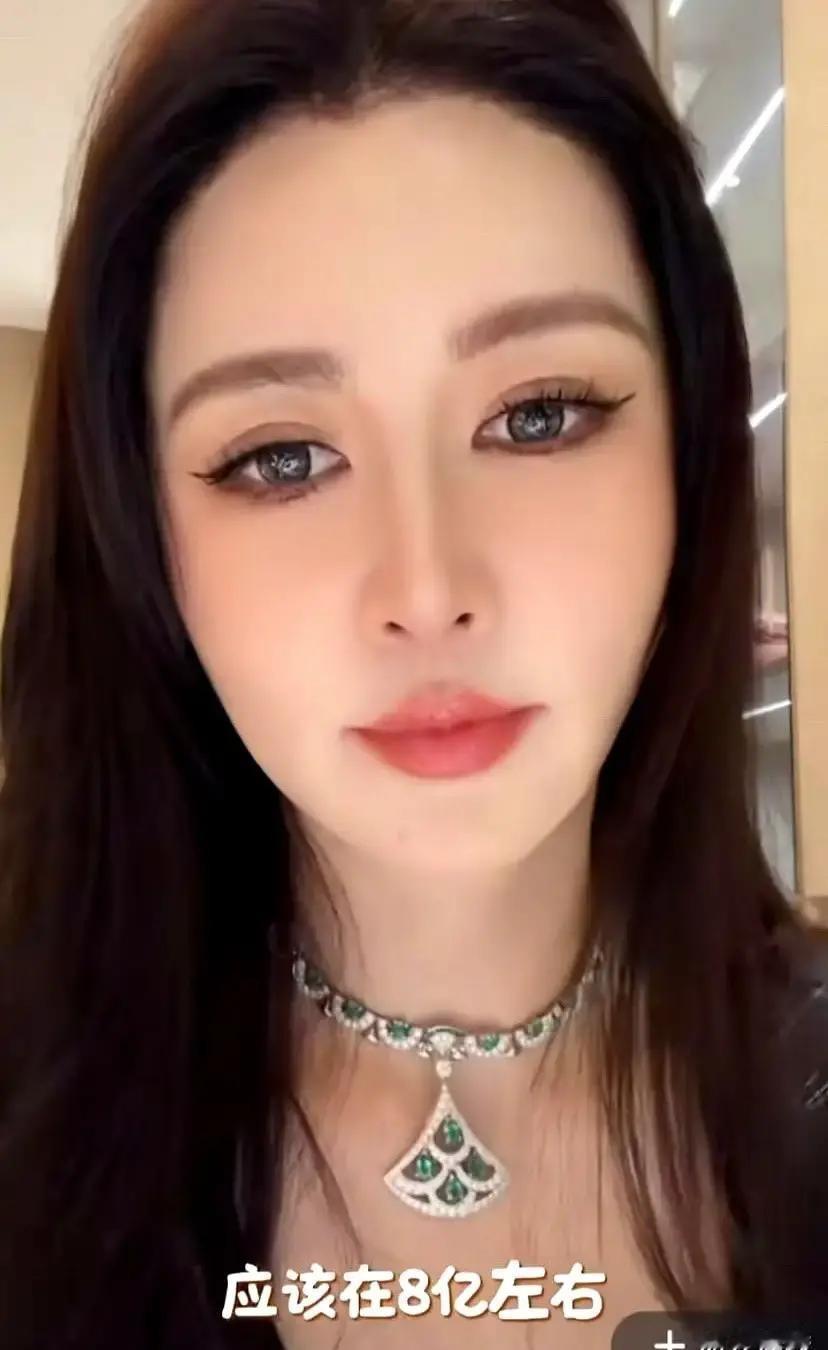 盈公主和合伙人张总把直播赚到的钱砸进广东中山，一口气盖起自己的彩妆工厂，预算拉到