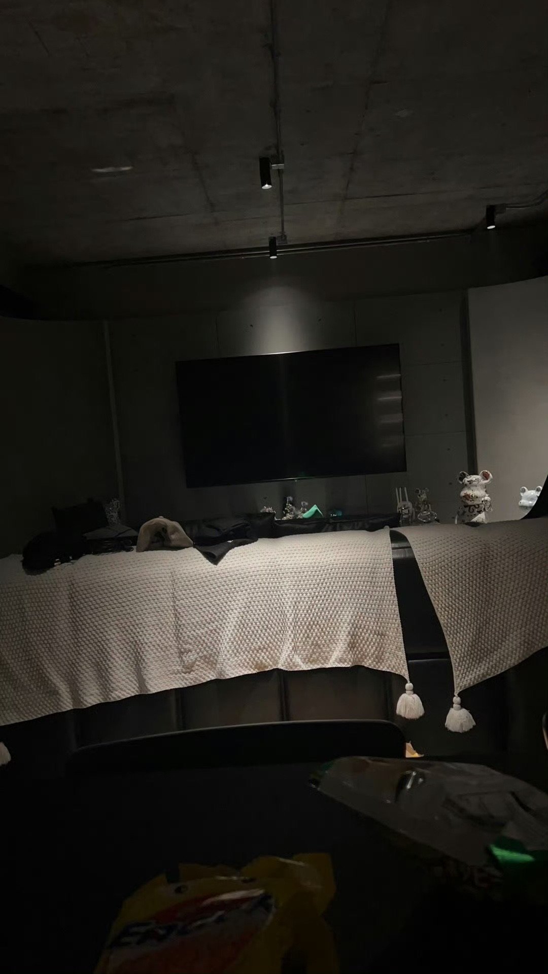 许荔莎发了许凯女友视角照许荔莎曝许凯女友视角照这个拍摄角度有点女友视角那味了​