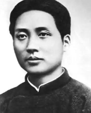 新中国成立前，有三个人早早看穿了毛主席能带领中国走出新路、掌控国家命运。 第
