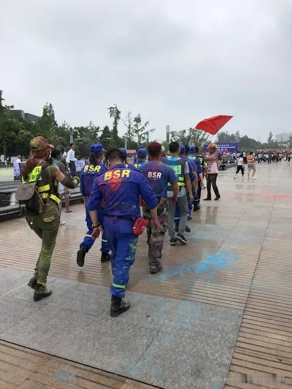 没有工资还要自掏腰包！为什么依旧有人想要加入蓝天救援队？很多人心里一直有个