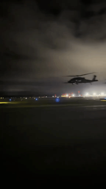 委内瑞拉这波被动了，美军利用直升机，已经在加拉各斯发起了两栖登陆行动，目击者已经