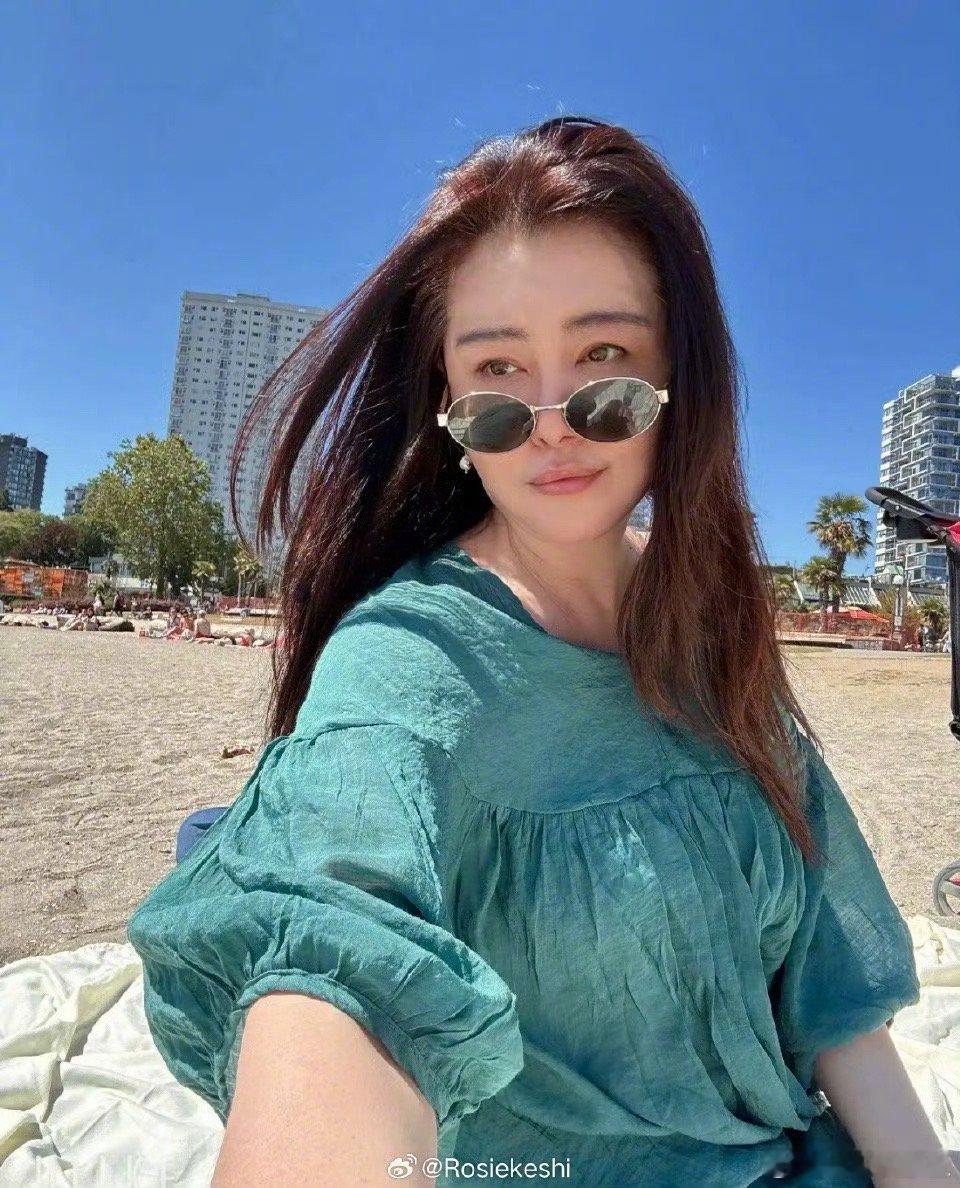 啊啊啊啊啊啊啊，王祖贤自拍来了🤳，状态依然很在线哇～​​​