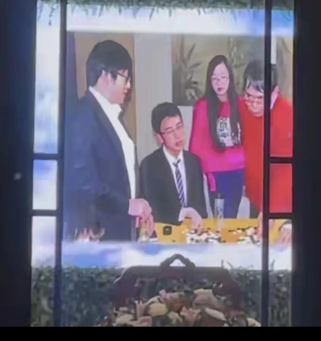 聂云菲不是那种需要爸爸独宠自己的女孩子，跟孔令文聂云青的年龄差距比较大，但是大家