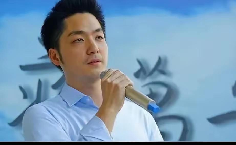 日菲俩国家，一个岛国一个群岛，中间隔着我们家的台湾，海岸线既不相向也不相邻，居然
