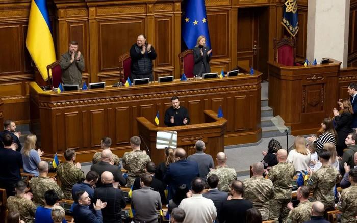 泽连斯基被换板上钉钉，乌克兰议员爆料：最快本周就会离职根据媒体报道，乌克兰最高