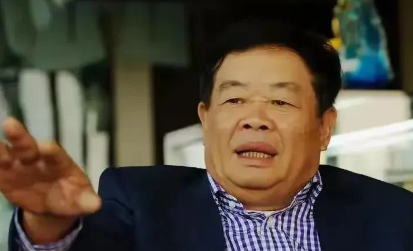 曹德旺曾经在采访中谈到释永信，他说：有一次我去少林寺，释永信大师接待了我，一见面