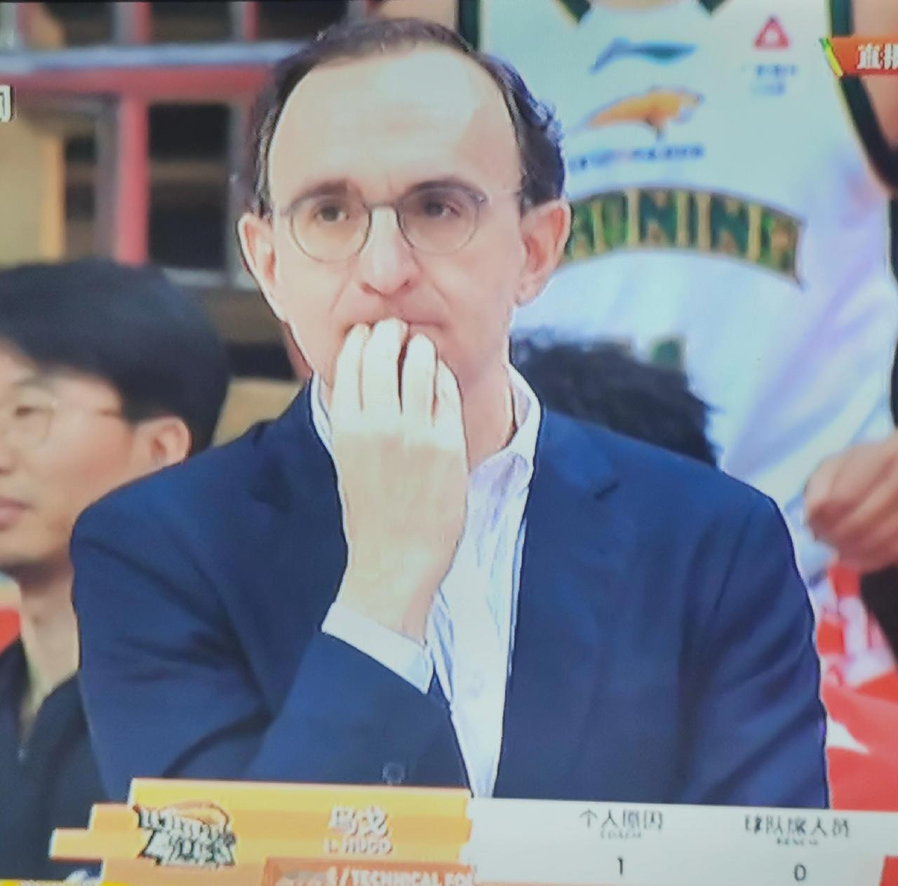 杨鸣在展望上海队和辽宁队的1/8决赛时认为“上海队对辽宁队并不好打，正常情况下，