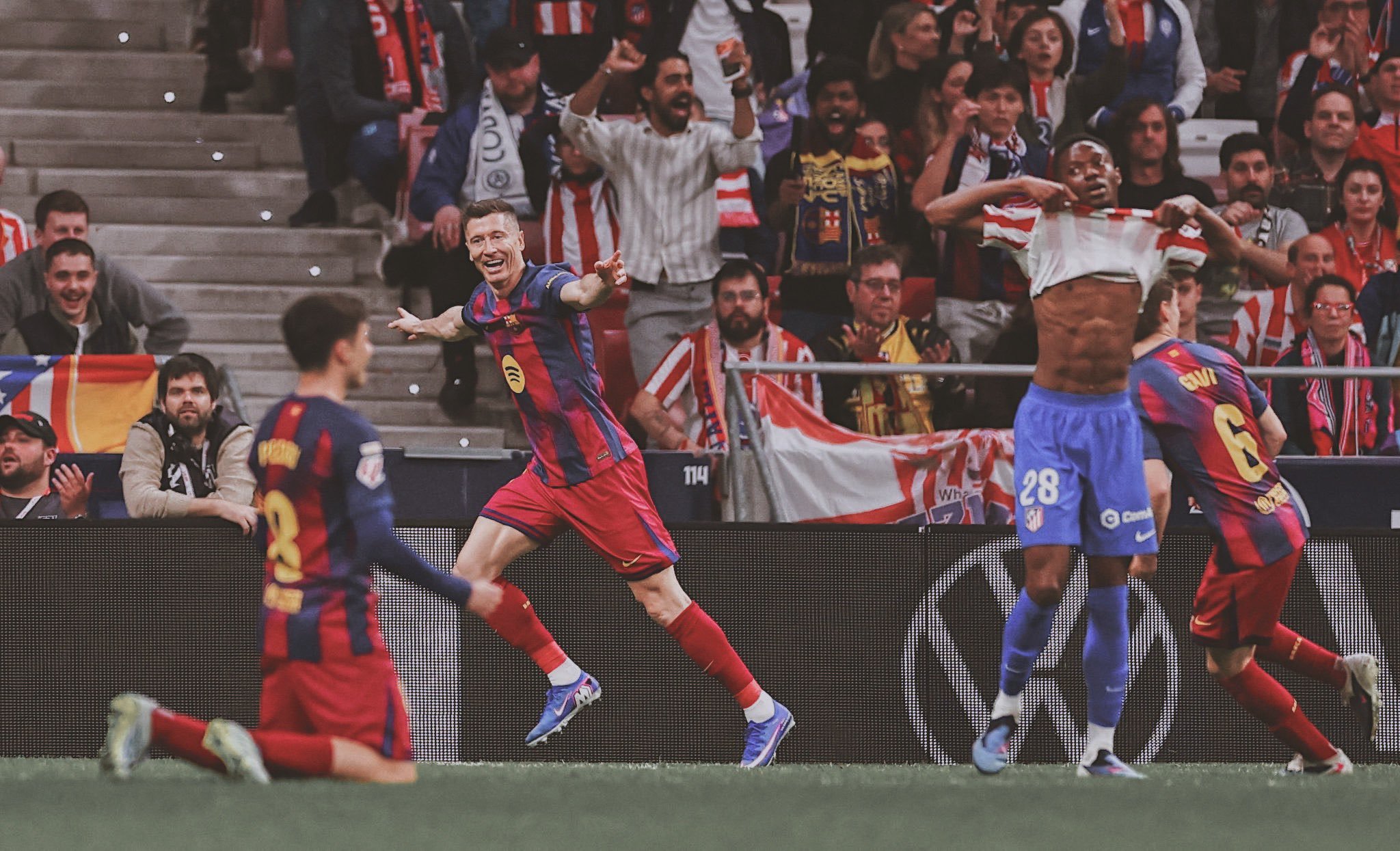 全场比赛结束🔚巴萨客场2-1逆转绝杀战胜十人马竞，比赛非常惨烈，上半场马竞小西