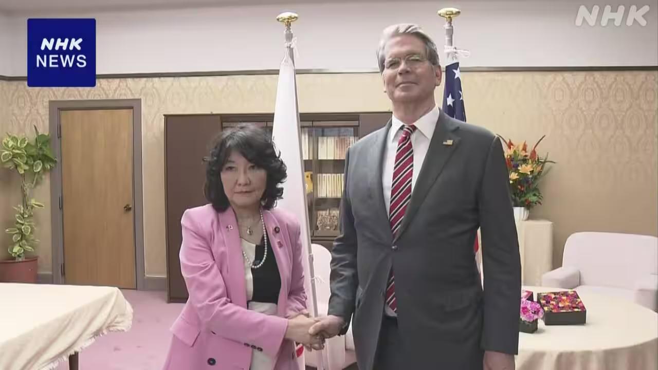 左边这位是日本财政大臣片山，右边这位是美国财政部长贝森特。这是他俩首次在东京