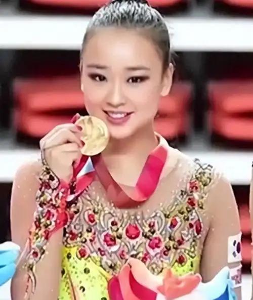 2002年5月，24岁的韩国“体操公主”许昭英，顶着父母的反对，执意嫁给了中国体