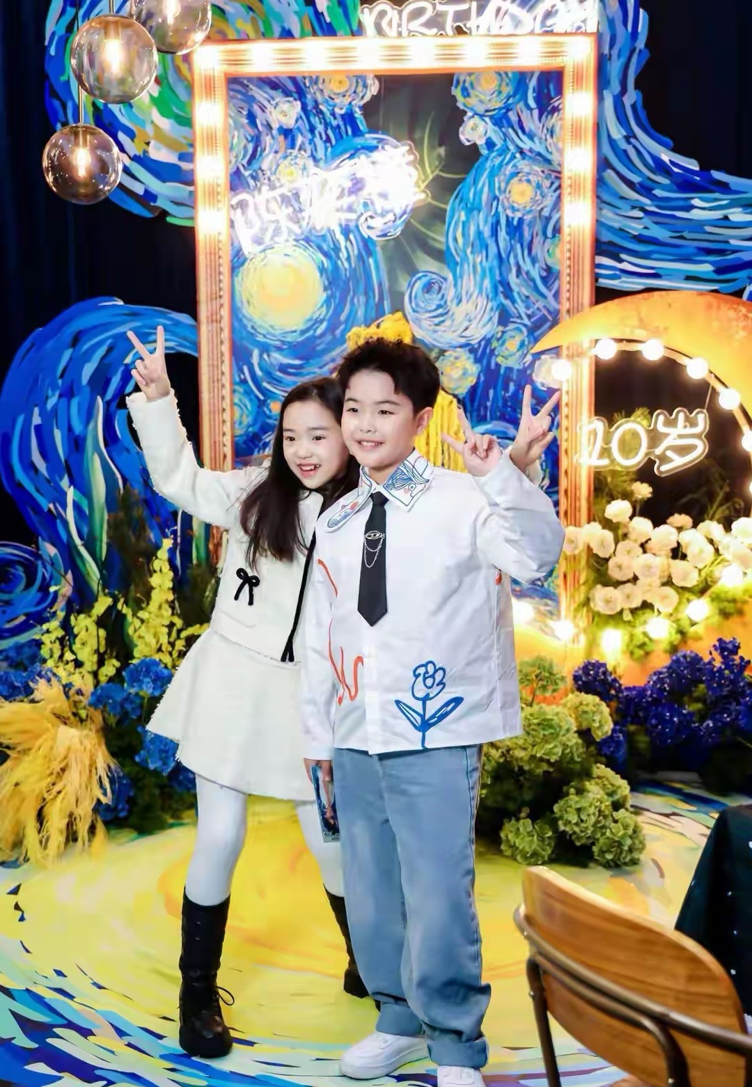 佟丽娅为儿子庆生，与前夫陈思诚大方合照关系好，朵朵像极了爸爸