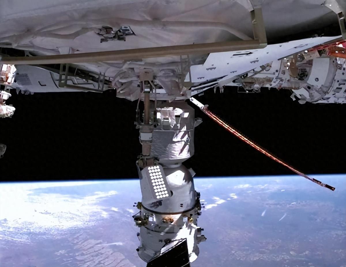 神舟飞船遭撞击，罪魁祸首显现？它是怎么来的，中国救援狂甩欧美2025年11月