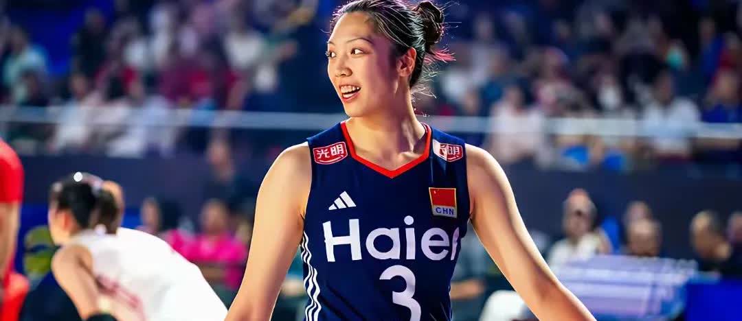 中国女排的后起之秀——唐欣，21岁，1.84米，80公斤，扣球高度3.15