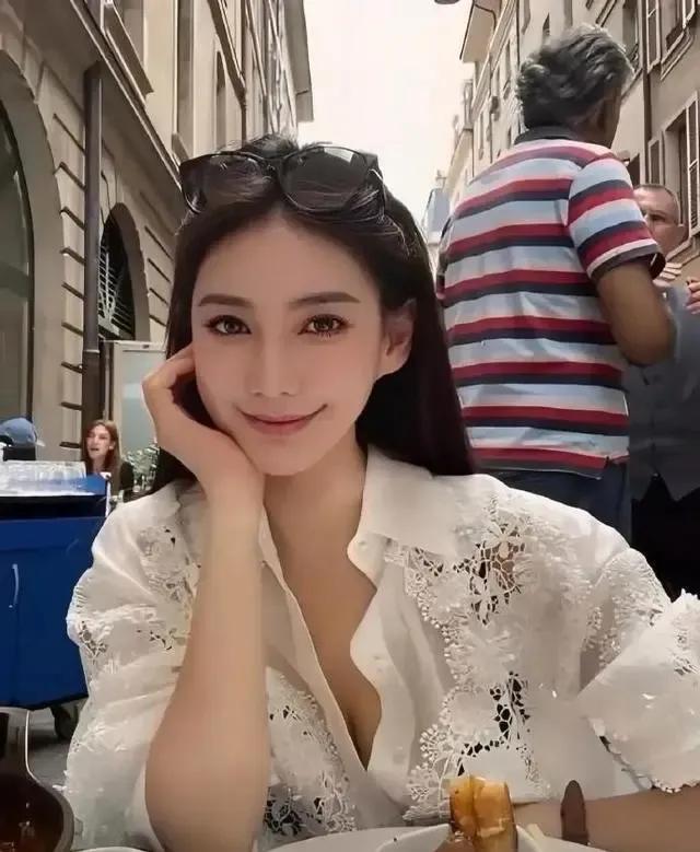 筱梅是特别勇敢坚强的女子！筱梅说了，既然选择了北京，选择酸辣粉，就和汪家一起
