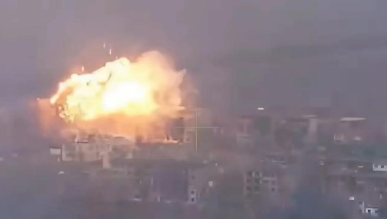 在占领红军城之后，俄军现在集中兵力和火力解决红军城东面的卫星城季米特洛夫，别说无