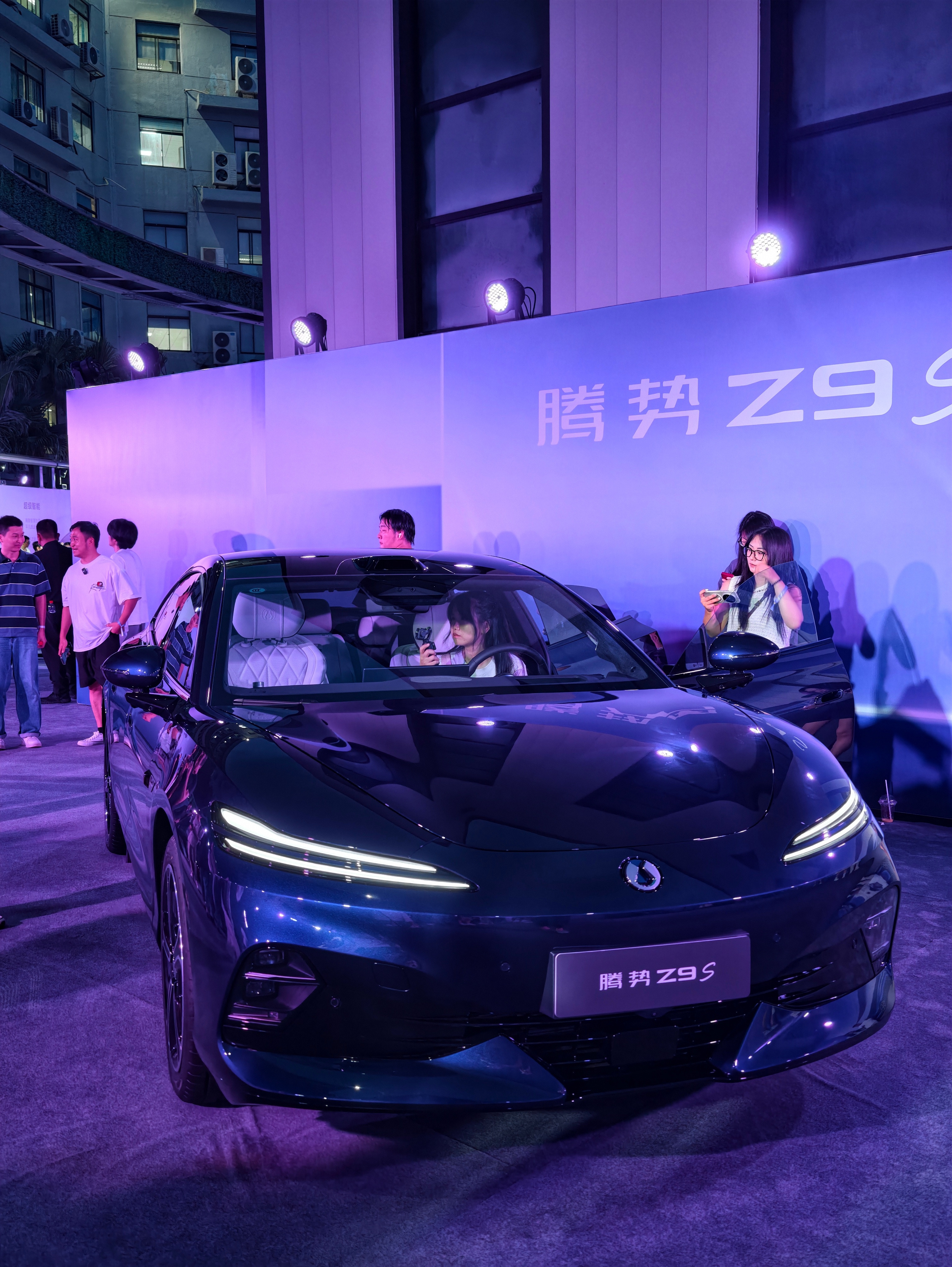 腾势Z9S预售发布会圆满落幕，预售价31.98万元起！闪充尊崇型｜31.98万