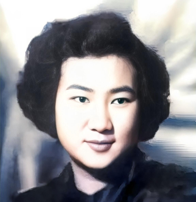 1943年，一辆满载战俘的闷罐车开进了纳粹集中营，刚一下车便开始搜身。突然，纳粹
