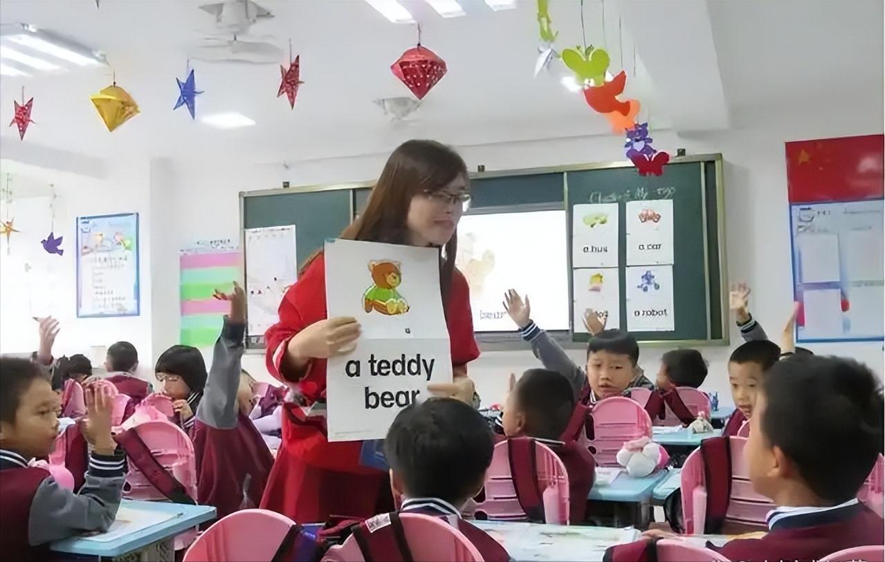 英语这主科是要把人逼疯？华红兵的建议比汤家凤还敢说，直接戳破真相——90%的人学