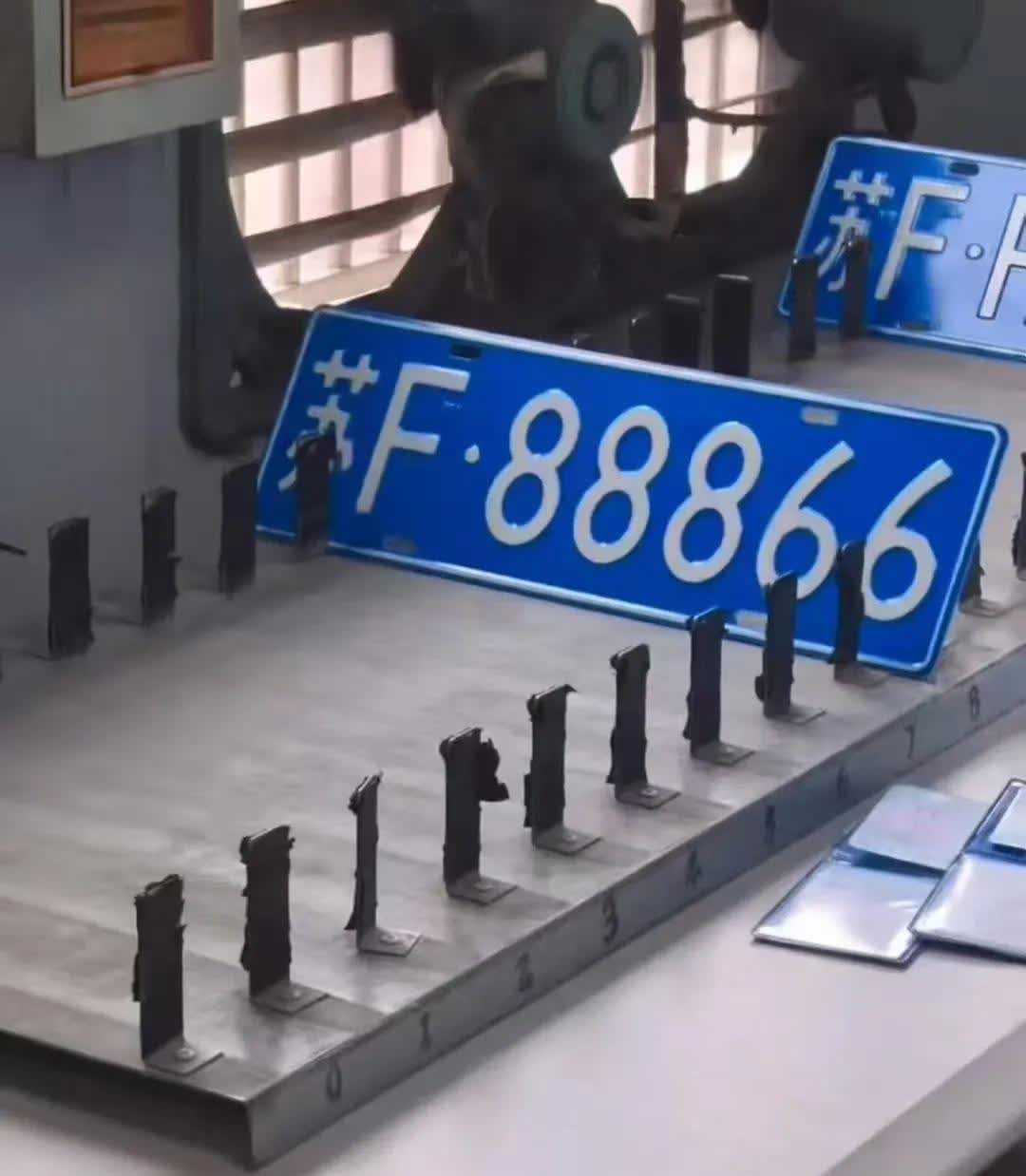 南通车管所疯了吗？继前几天排出苏F88888至尊豹子号这两天持续放出带多