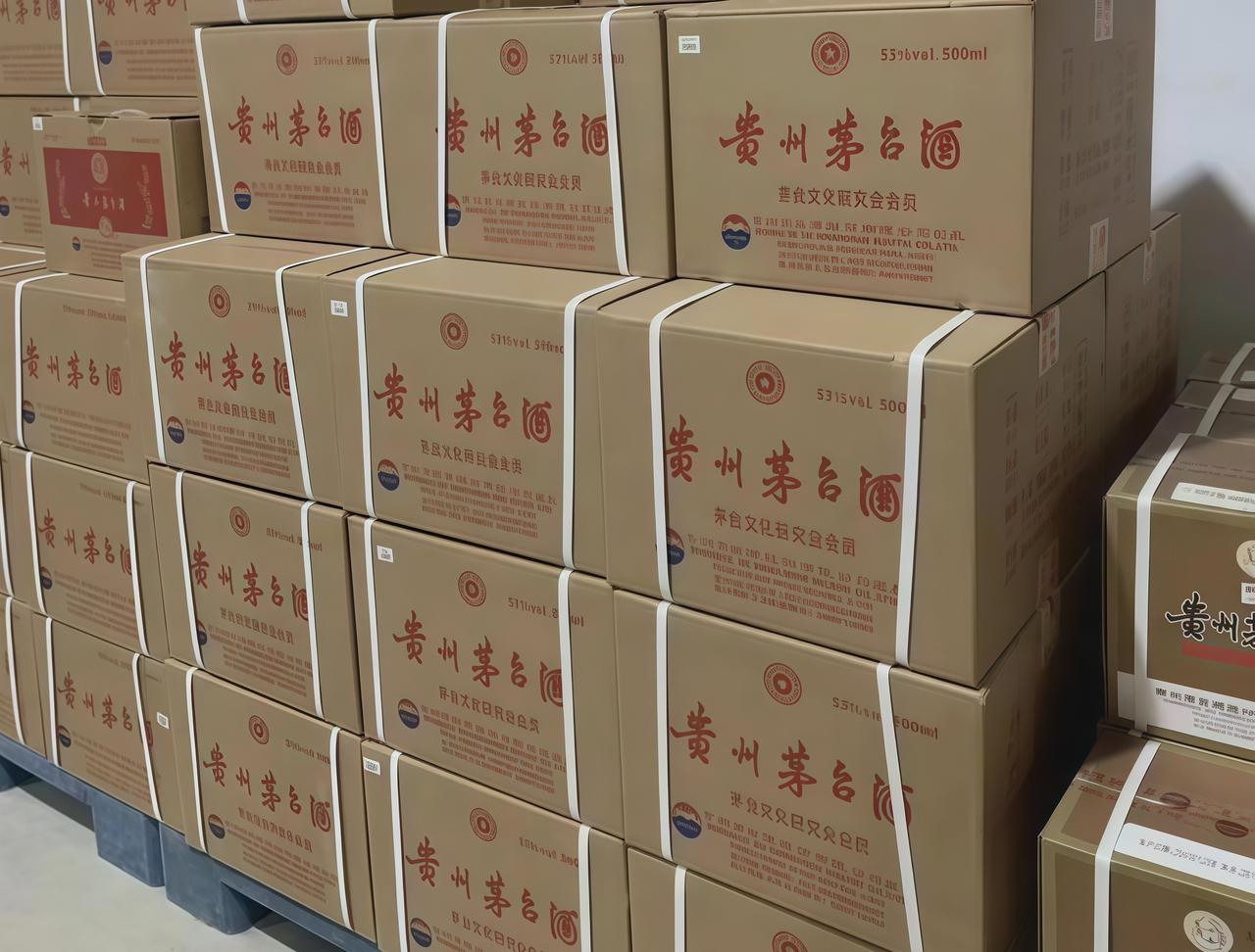 山东一位退休二十多年的副省长，家里出了桩荒唐事。自家的茅台被管家搬空了两百多万。
